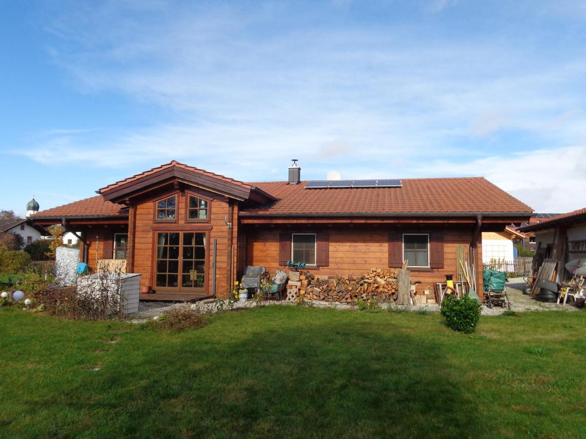 Barrierefreies Zimmer Im Blockhaus Mit Sauna Am See Soyen Экстерьер фото