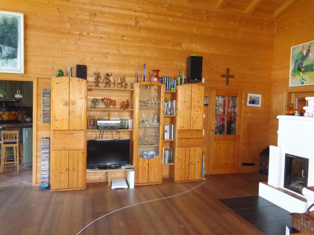 Barrierefreies Zimmer Im Blockhaus Mit Sauna Am See Soyen Экстерьер фото