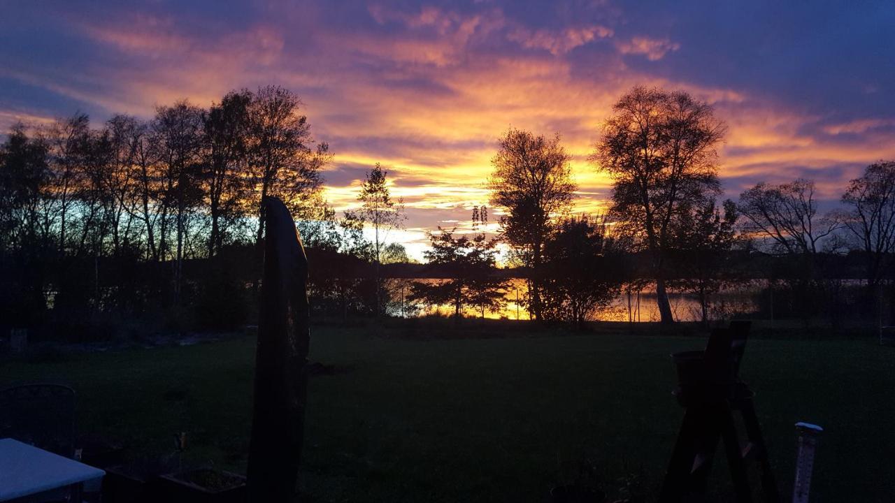 Barrierefreies Zimmer Im Blockhaus Mit Sauna Am See Soyen Экстерьер фото