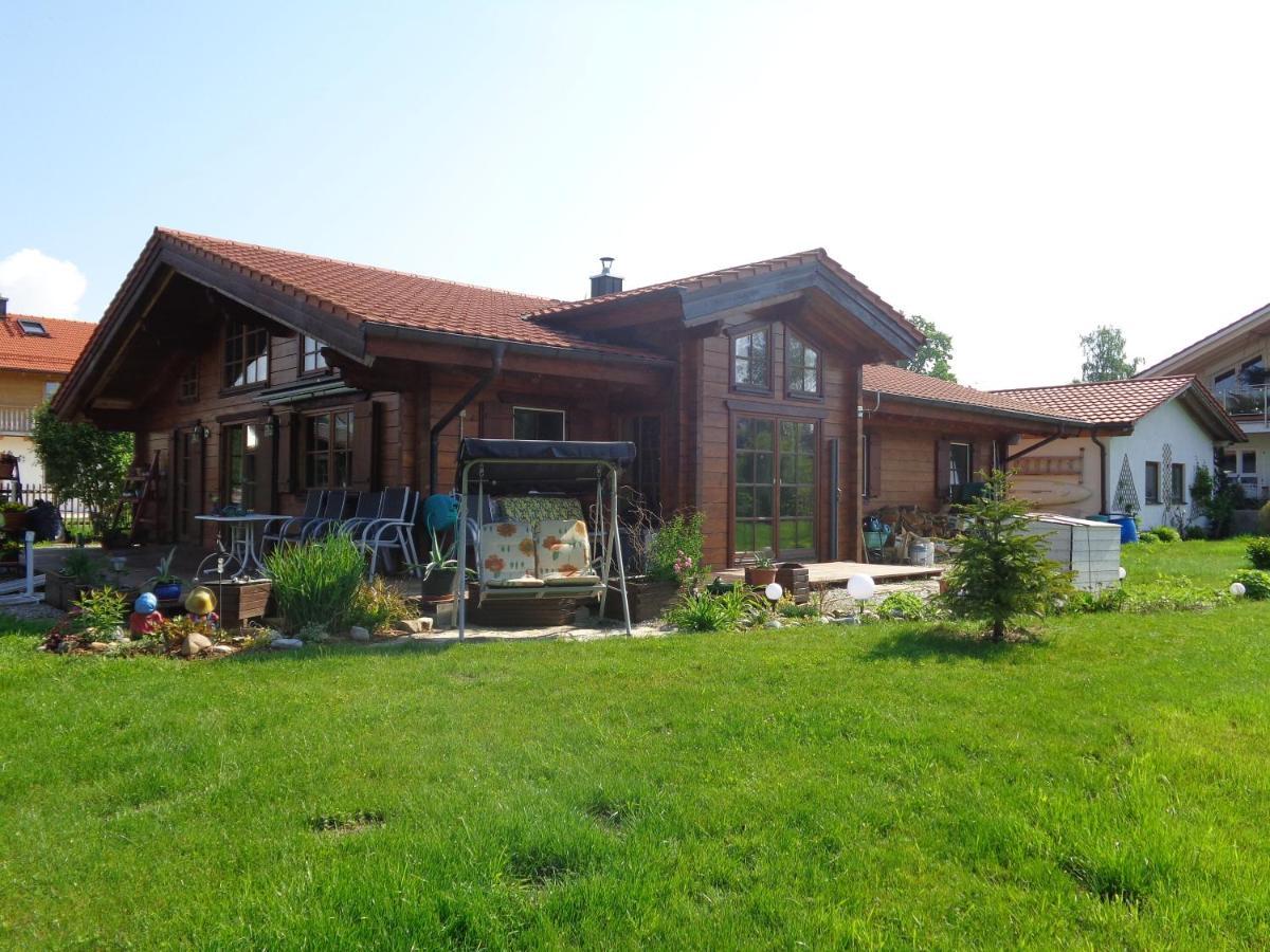 Barrierefreies Zimmer Im Blockhaus Mit Sauna Am See Soyen Экстерьер фото
