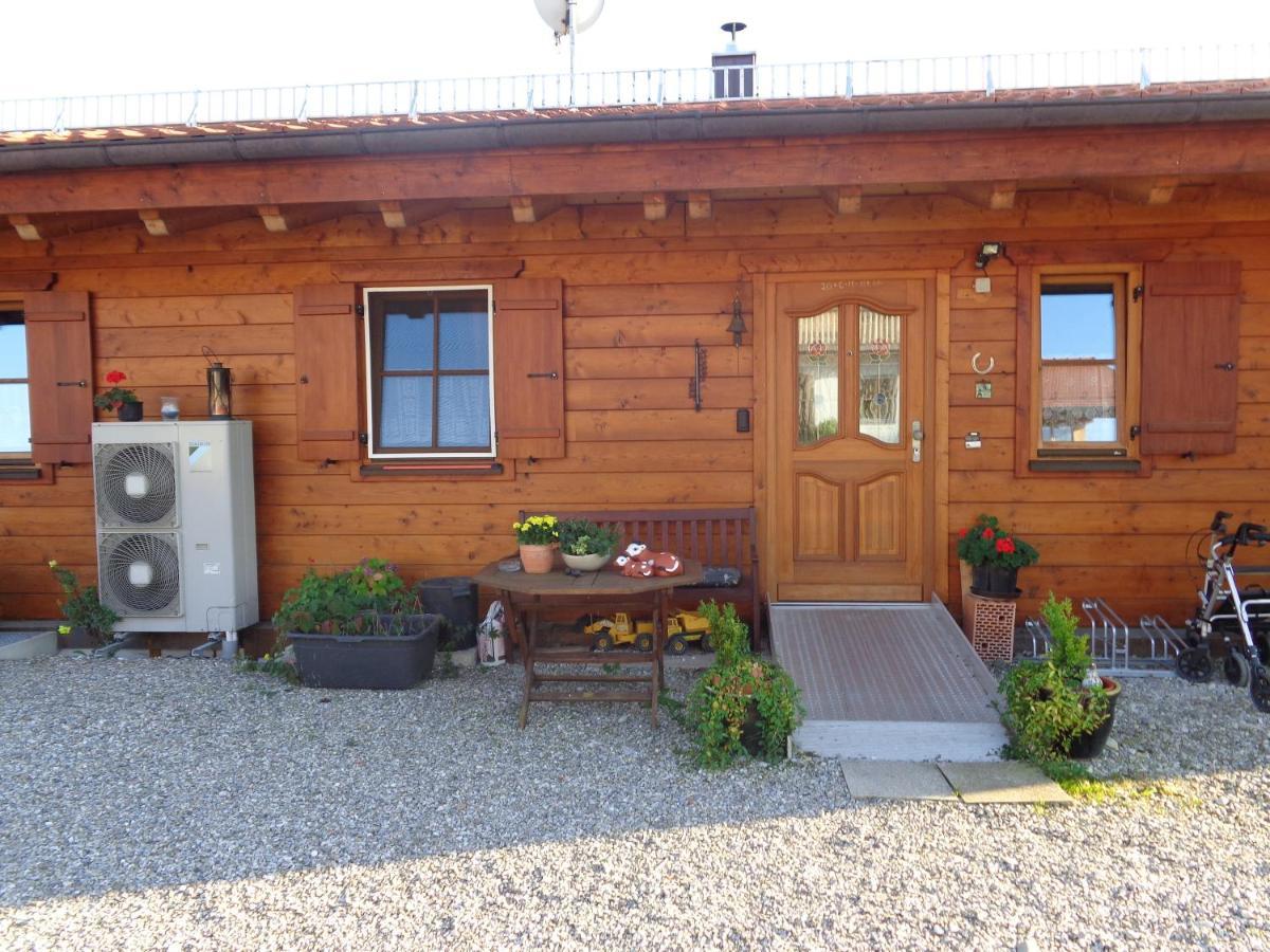Barrierefreies Zimmer Im Blockhaus Mit Sauna Am See Soyen Экстерьер фото